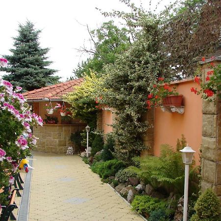 Penzión KORMOŠ Sturovo Exterior foto