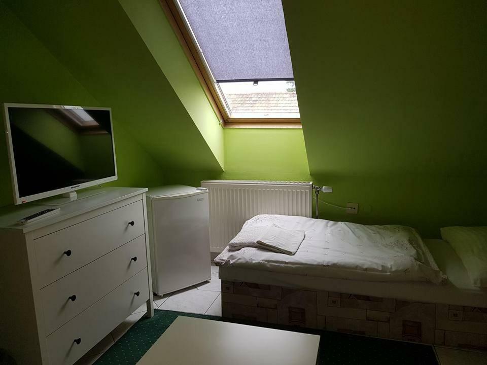 Penzión KORMOŠ Sturovo Exterior foto