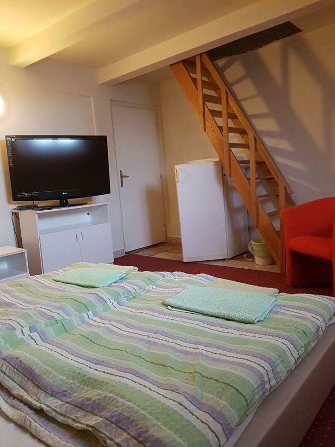 Penzión KORMOŠ Sturovo Exterior foto